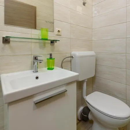 Tatinja A5-6 アパート