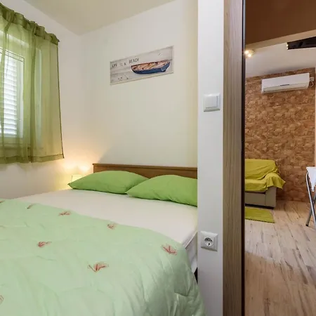 Tatinja A5-6 アパート *