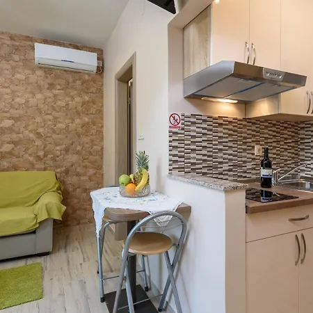 Tatinja A5-6 Трогир