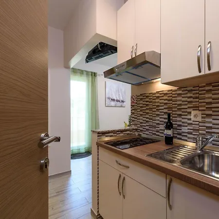 Tatinja A5-6 Трогир